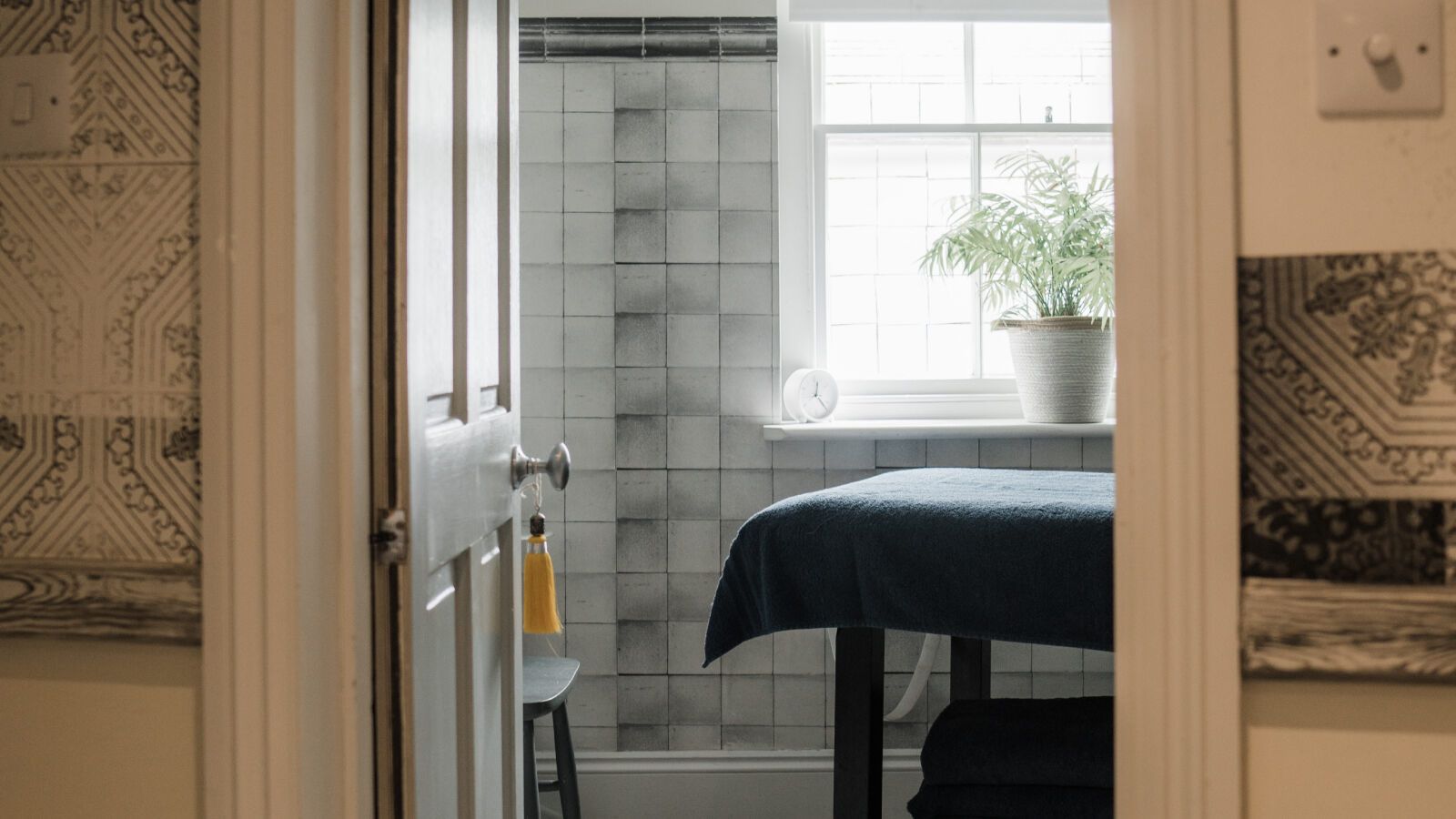 Waxing, Threading & Eyes Gallery Photo