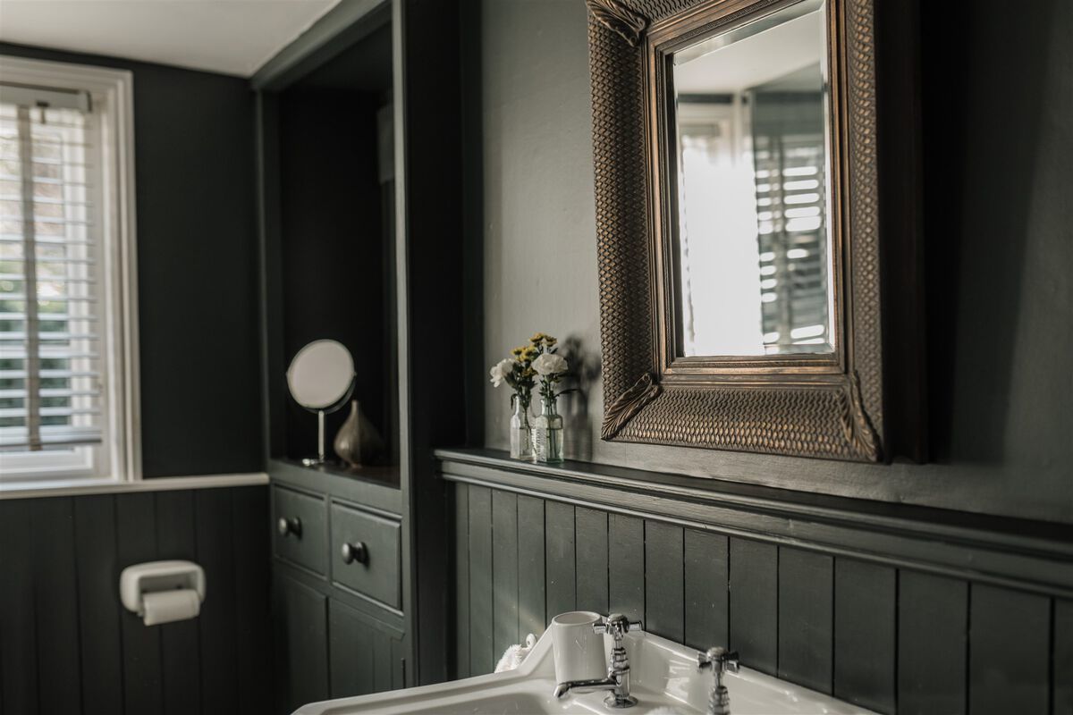 Bourne Suite Gallery Photo